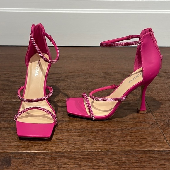 SODA Women’s Pink Sandals Size 8.5 - Picture 1 of 7